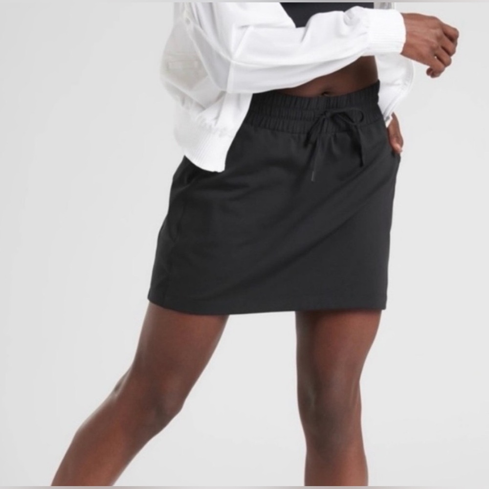 Athleta Excursion Hybrid Black Skort - size small
